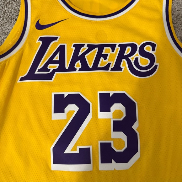 Nike LA Laker Lebron James Jersey - Picture 4 of 7